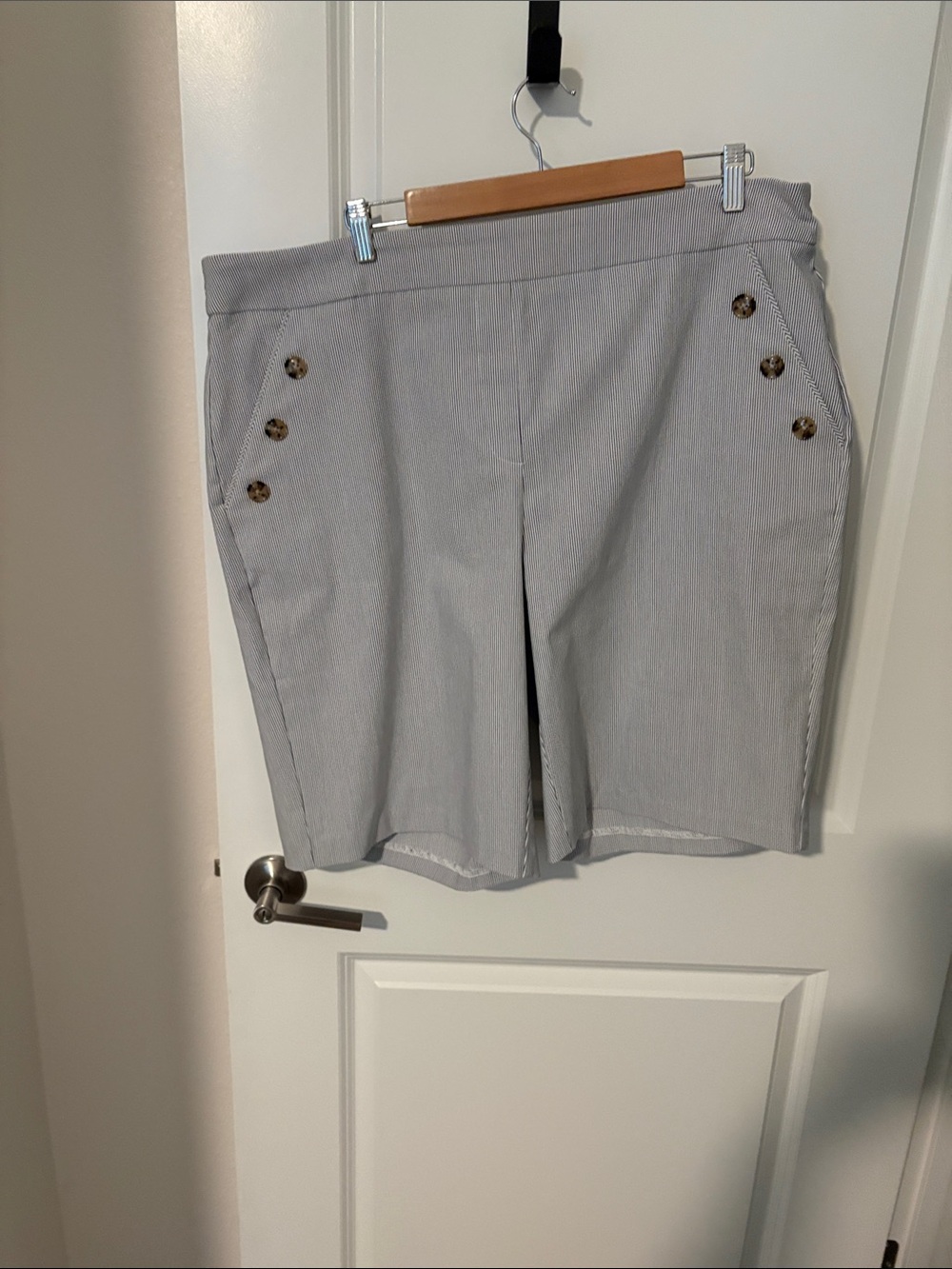 Classic Women's Seersucker Bermuda Shorts - Light Gray